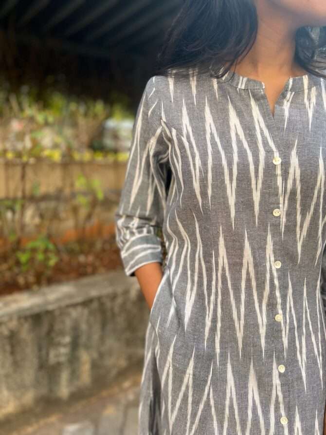 Grey Ikat cotton kurta - Image 2