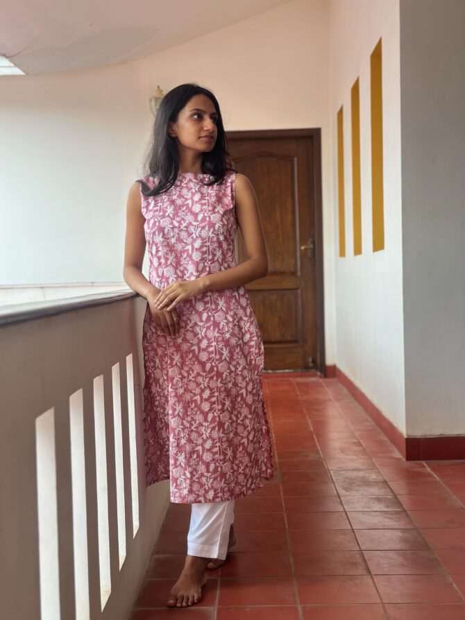 Pink floral sleeveless Kurta - Image 3