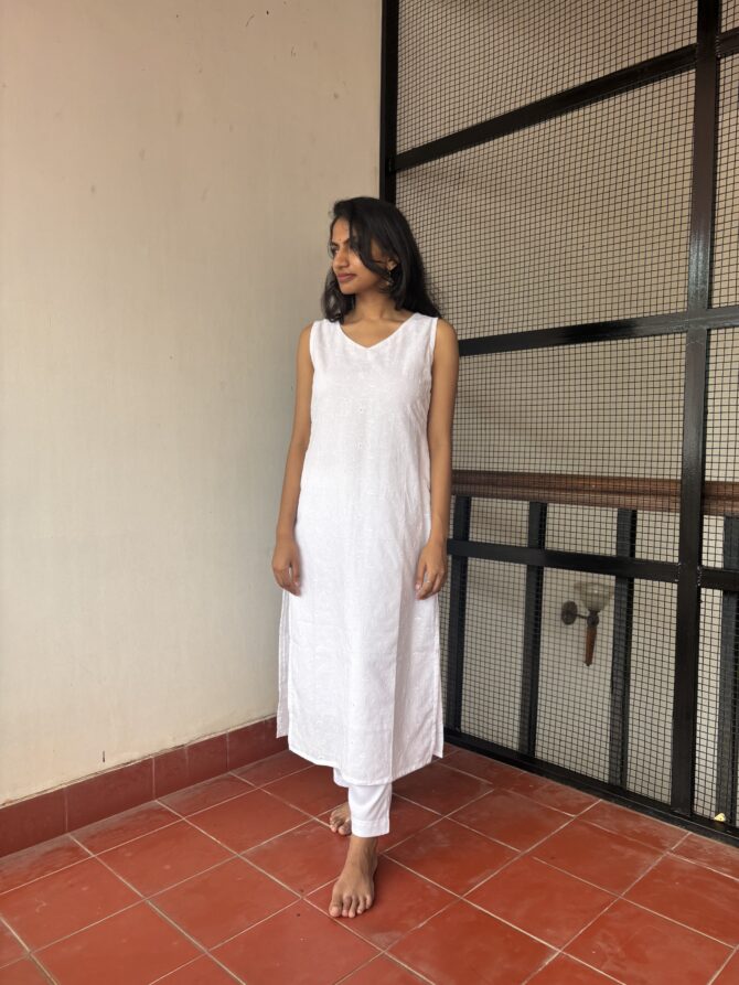 White hakoba Kurta