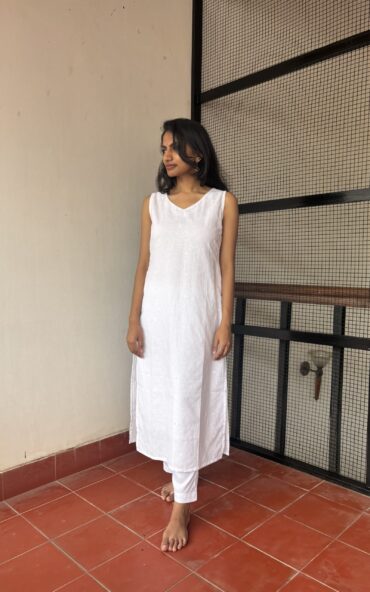 White hakoba Kurta